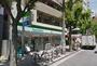 コンビニ　ファミリーマート・釣鐘町店（コンビニ）まで411m