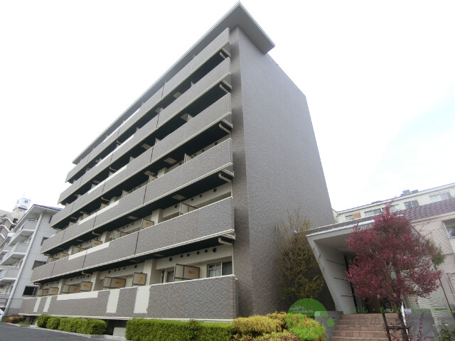 吹田市岸部南のマンションの建物外観