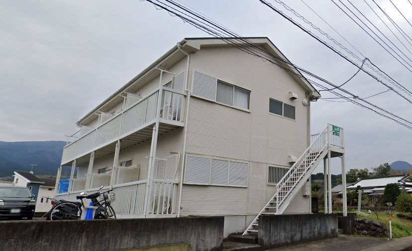 南足柄市雨坪のアパートの建物外観