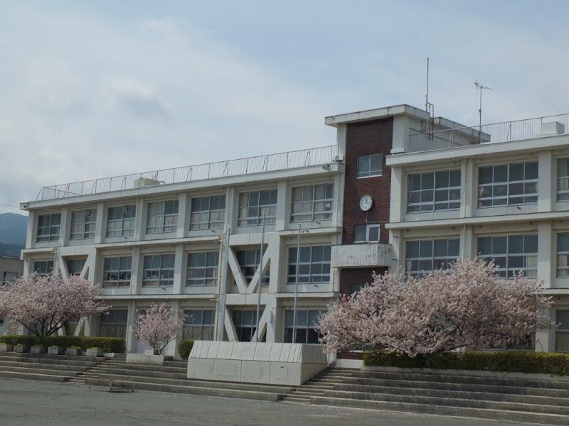 【南足柄市雨坪のアパートの小学校】