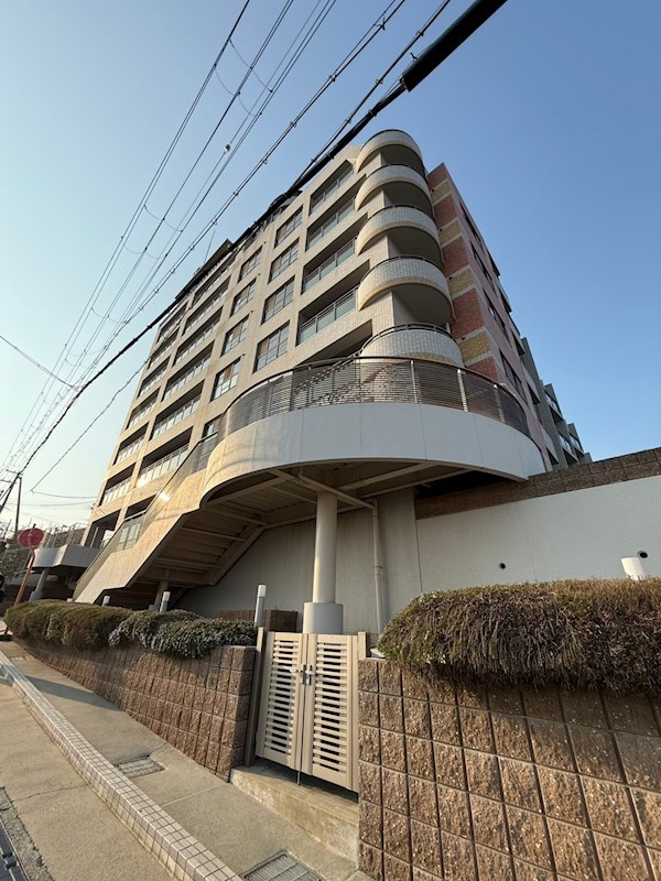 【神戸市垂水区塩屋町のマンションのエントランス】