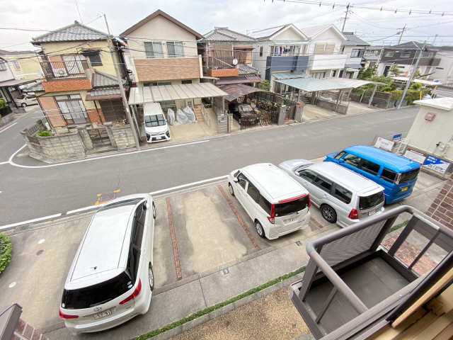 【リッシュ・ヴェールの駐車場】