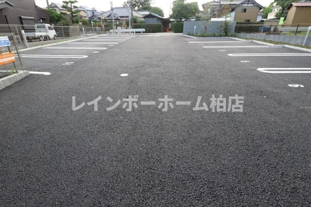 【我孫子市柴崎のアパートの駐車場】