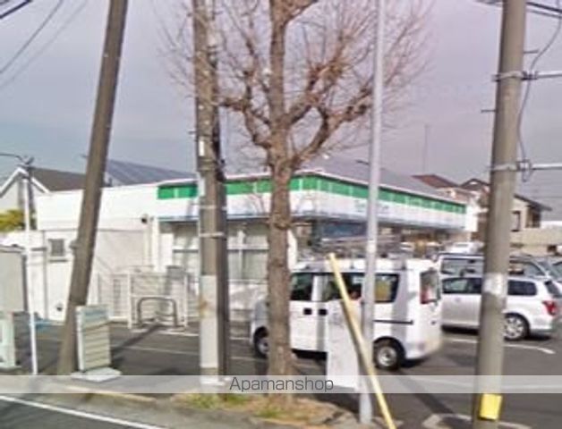 コンビニ　ファミリーマート（コンビニ）まで3566m