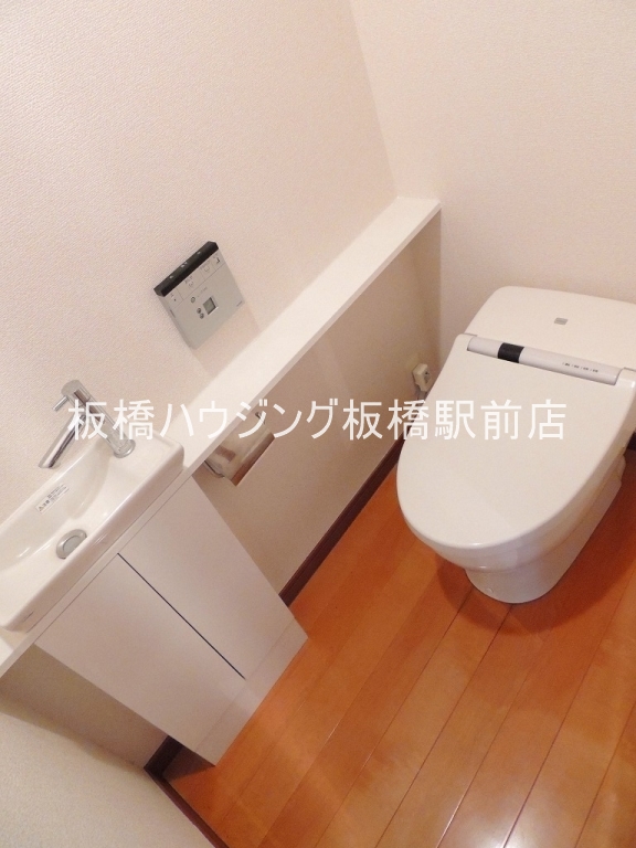 トイレ　ウォシュレット完備