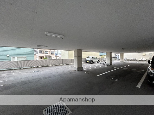 駐車場　エントランス