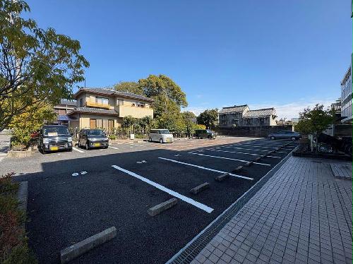 トイレ　トイレはシンプルなタイプ