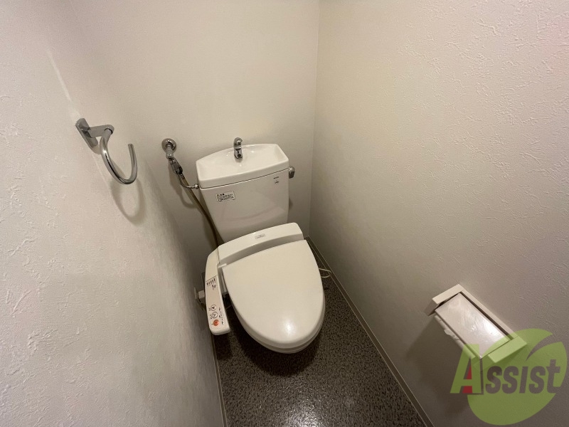 トイレ　ウォシュレット機能がついたトイレです。安心して使用できます。