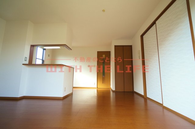 居室・リビング　ゆったり過ごせる居間です