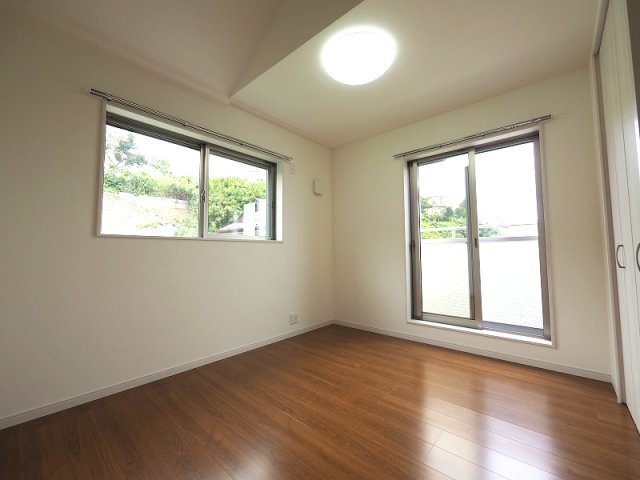 居室・リビング　最上階・２面採光で明るい居室