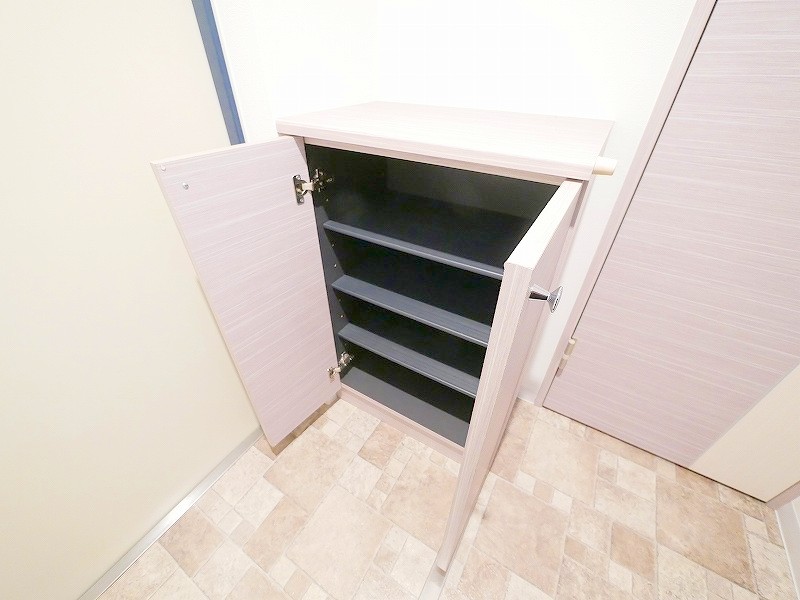 玄関　空き予定の為、他のお部屋の写真です。