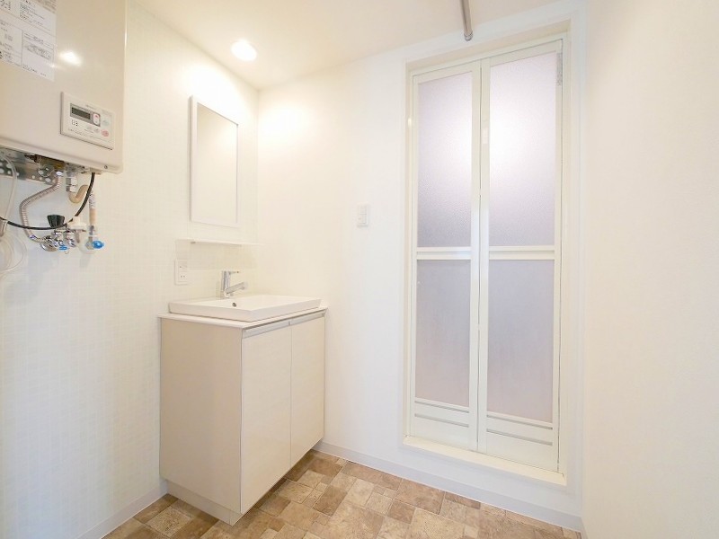 洗面設備　空き予定の為、他のお部屋の写真です。