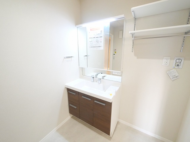 洗面設備　脱衣スペースもあります