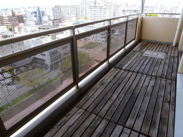 バルコニー　見てください！この広々バルコニー！
