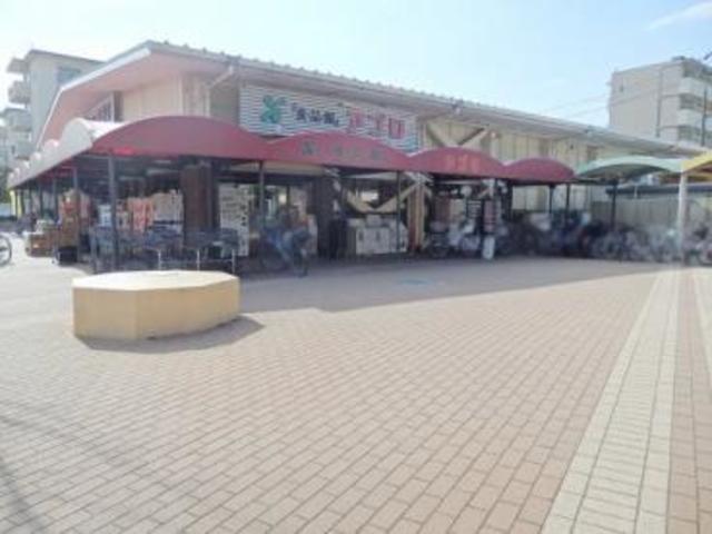 スーパー　食品館アプロ総持寺店（スーパー）まで444m