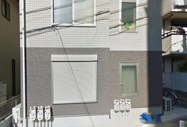 エントランス　敷地内ゴミ捨場