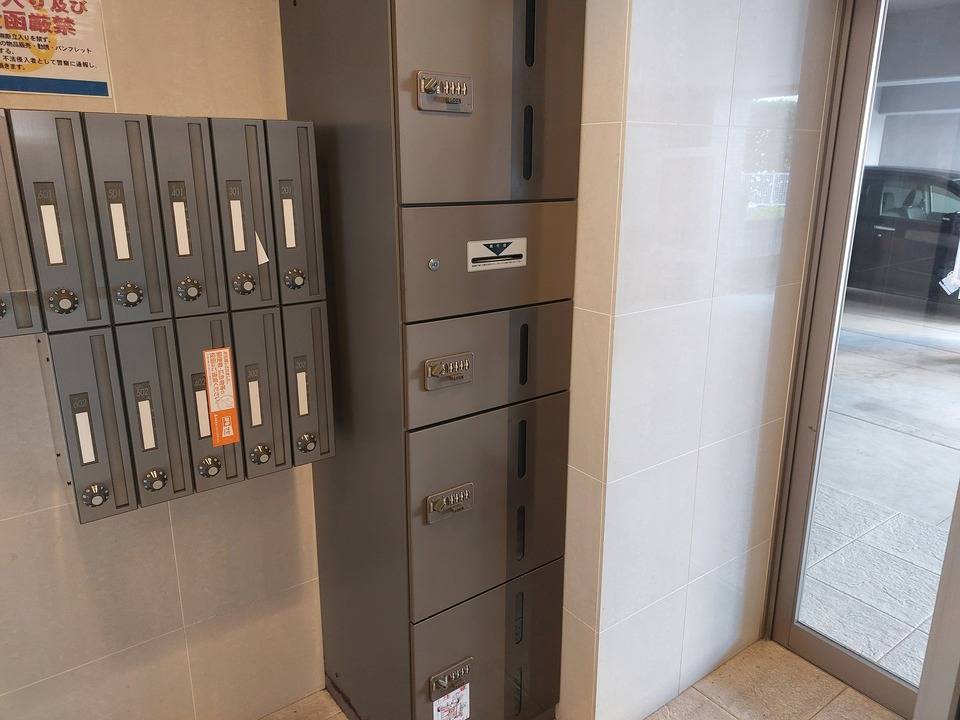 エントランス　宅配ボックス