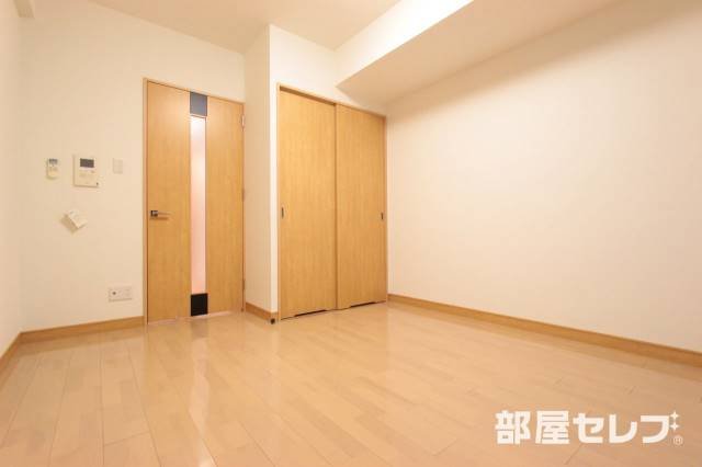 居室・リビング　内装のきれいなお部屋です