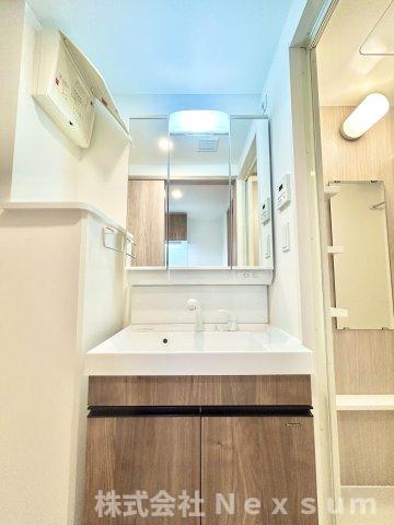 洗面設備　広い洗面スペース