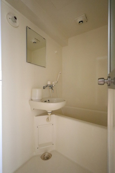 バス・シャワールーム　※別部屋の写真です