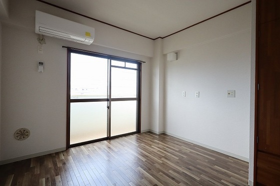 居室・リビング　※別部屋の写真です