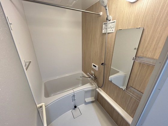 バス・シャワールーム　※別部屋の写真です