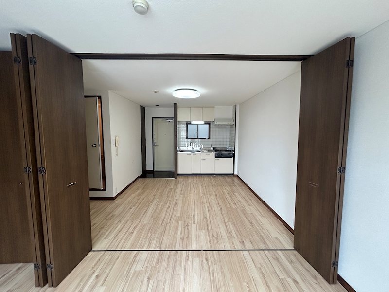 居室・リビング　別室の画像です、ご参考までに