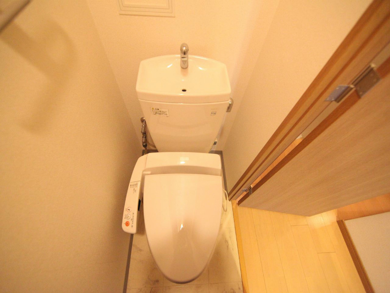 トイレ　温水洗浄暖房便座付トイレ
