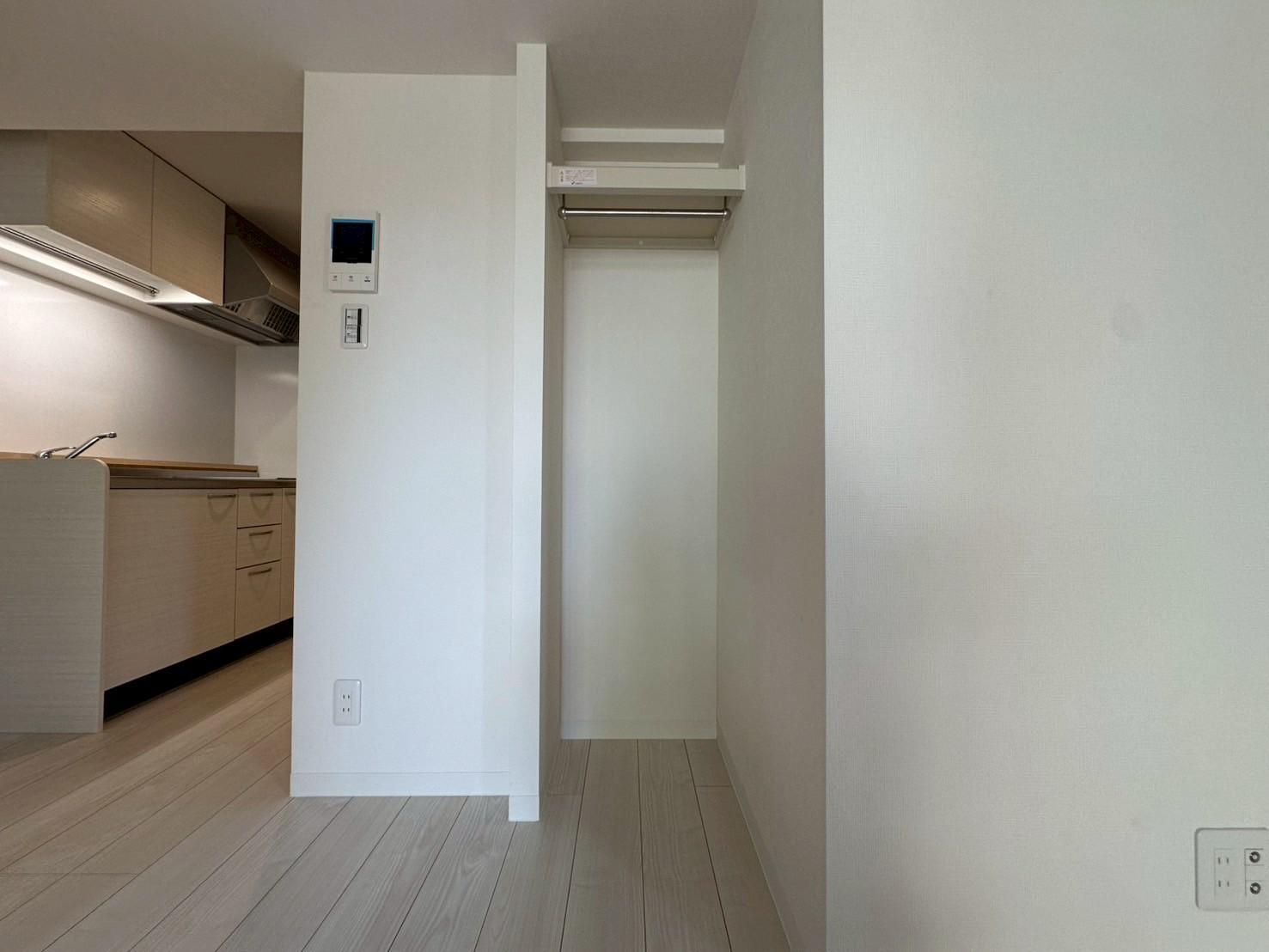 その他　リビングにも収納スぺ―スが付いています(参考写真)