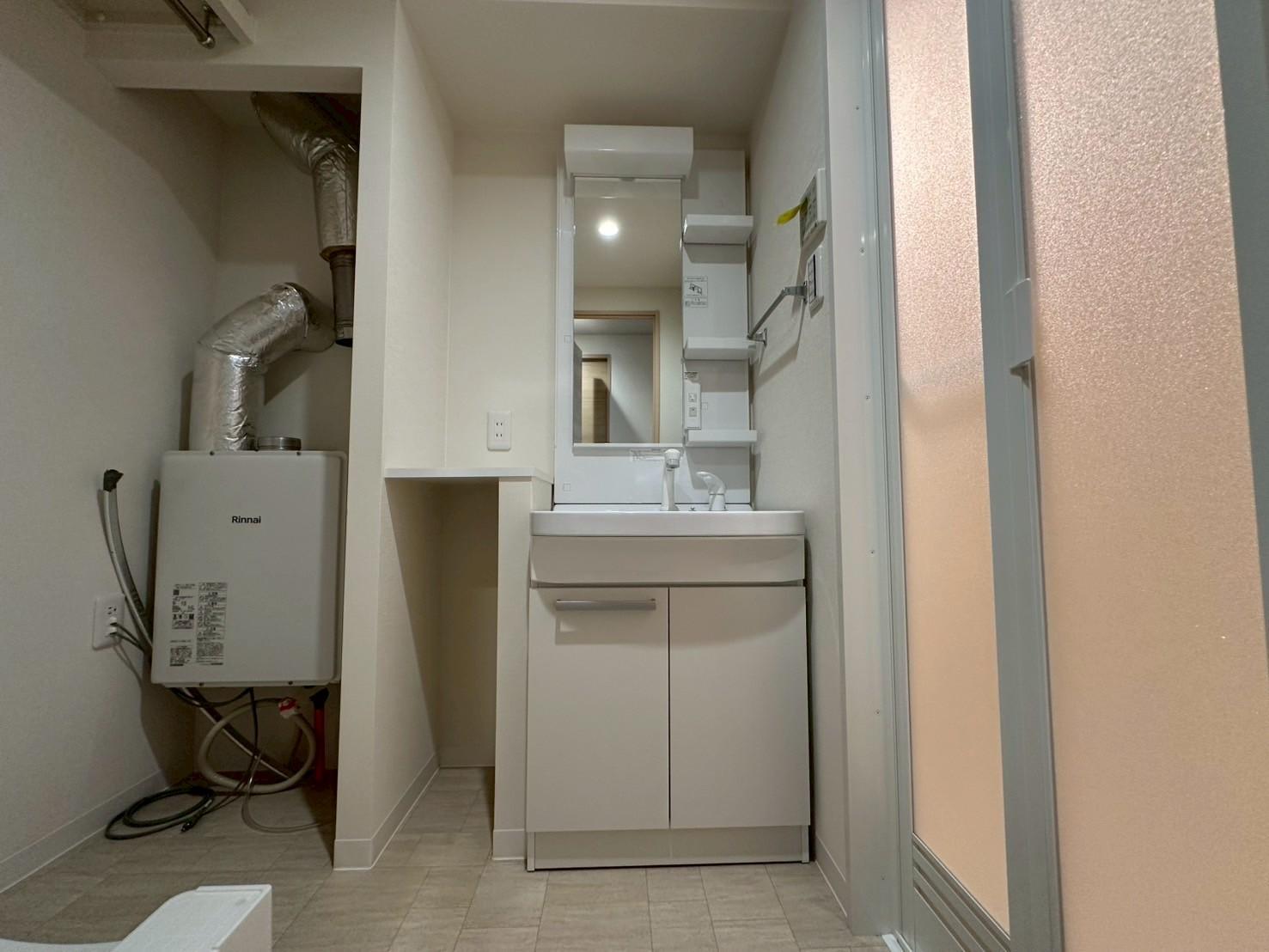 洗面設備　独立洗面化粧台です(参考写真)