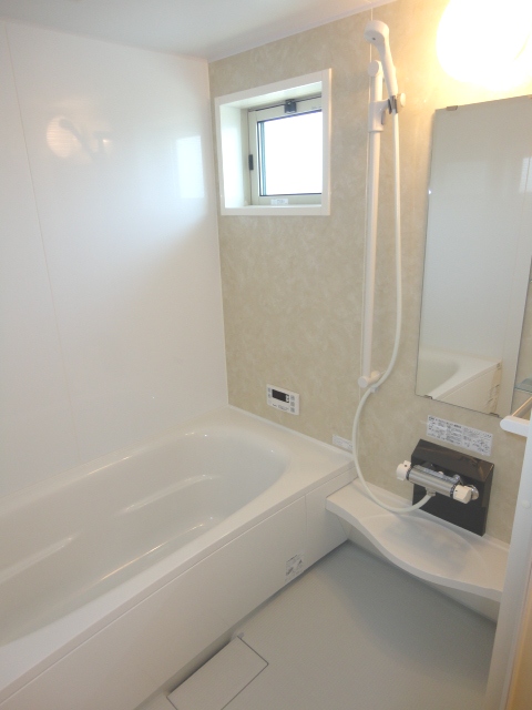 バス・シャワールーム　コンパクトで使いやすいお風呂です