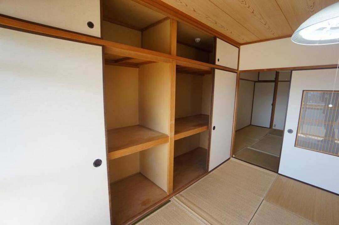 収納　押入れ