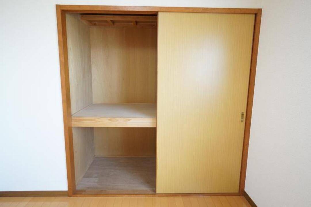 収納　押入れ