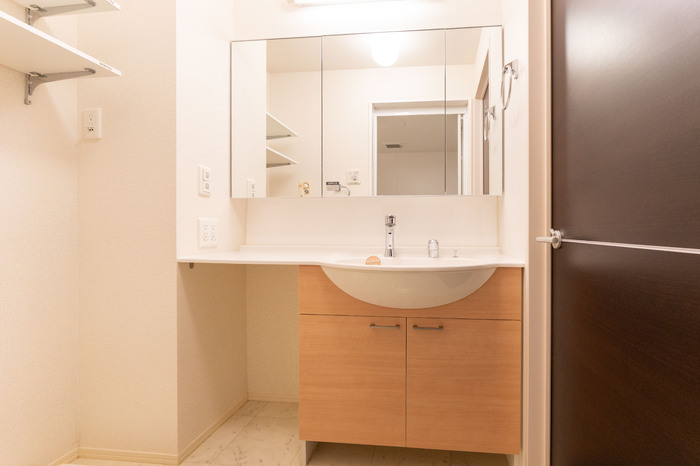洗面設備　スペースが確保できる洗面所です