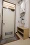 玄関　この部屋は同じ間取りの１０１号室の写真で
