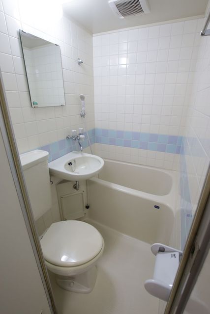 バス・シャワールーム　この部屋は同じ間取りの１０１号室の写真で