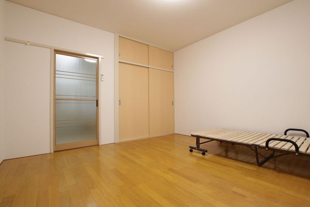 居室・リビング　この部屋は同じ間取りの１０１号室の写真で