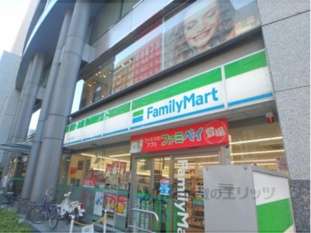 コンビニ　ファミリーマート烏丸六角店（コンビニ）まで300m