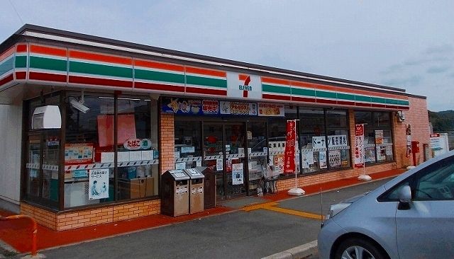 コンビニ　セブンイレブン（コンビニ）まで500m