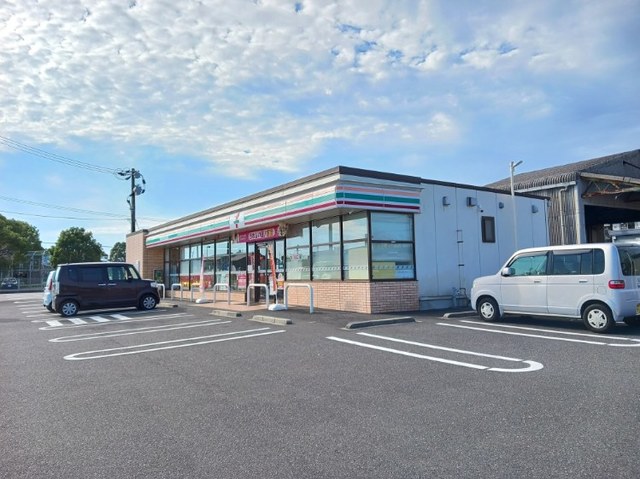 コンビニ　セブンイレブン鹿屋札元一丁目店（コンビニ）まで500m
