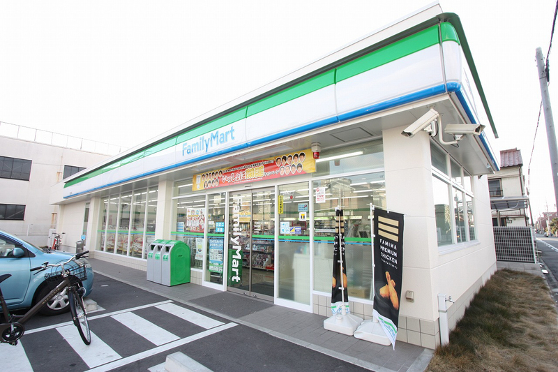 コンビニ　ファミリーマート　駒止町店（コンビニ）まで389m