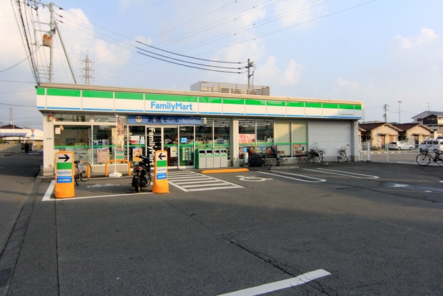 コンビニ　ファミリーマート松山はなみずき通り店（コンビニ）まで500m