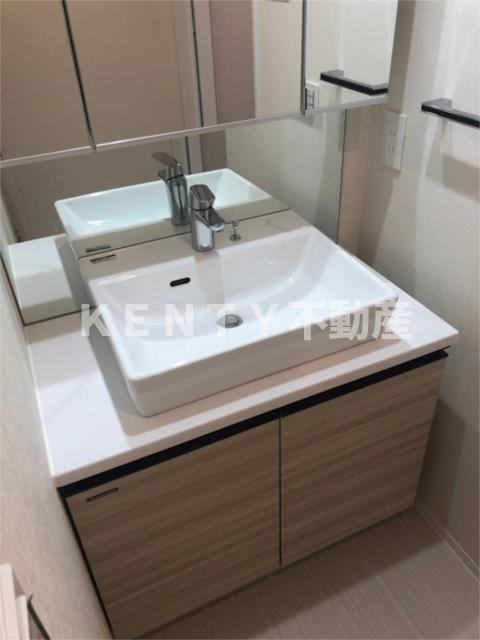 洗面設備　スペースが確保できる洗面所です