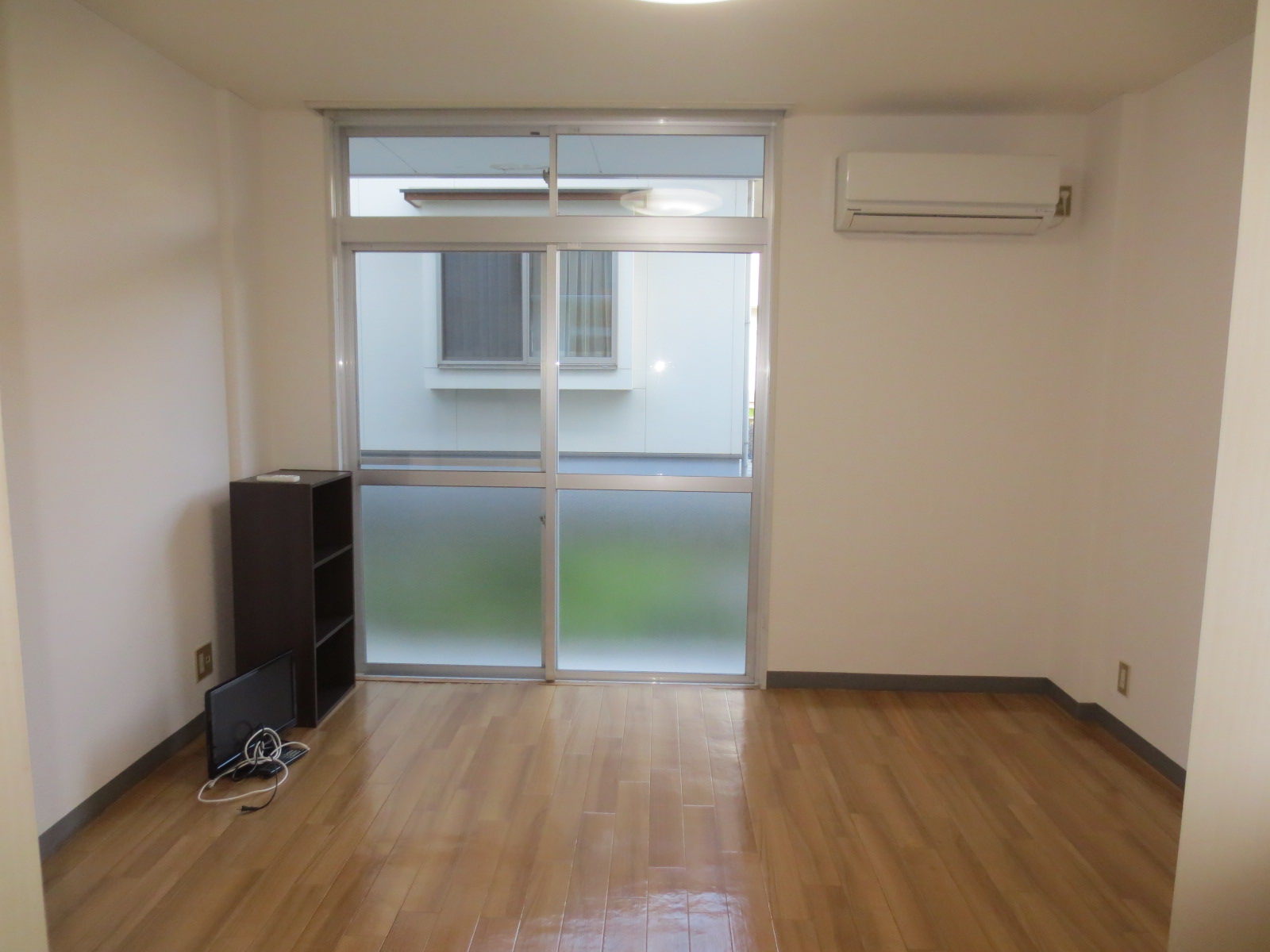 居室・リビング　家電付き物件！共用洗濯機を無料で利用できます。鳥取大学近く！