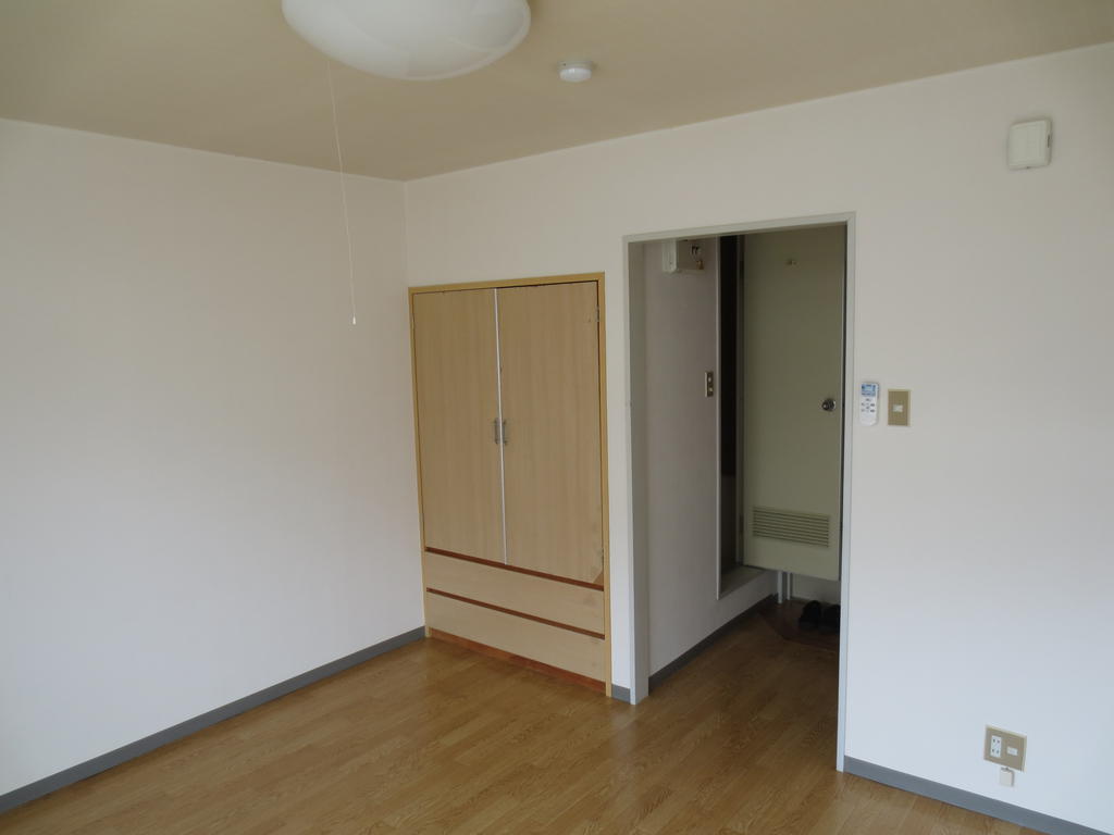 居室・リビング　家電付き物件！共用洗濯機を無料で利用できます。鳥取大学近く！