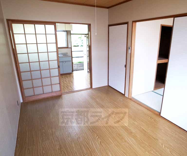 居室・リビング　きれいなフローリングの室内です・