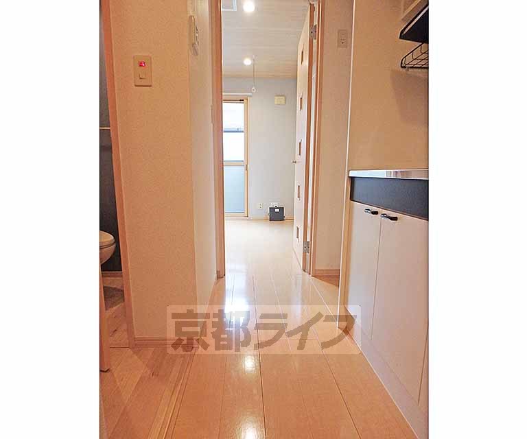 その他部屋・スペース　玄関からみた室内です。