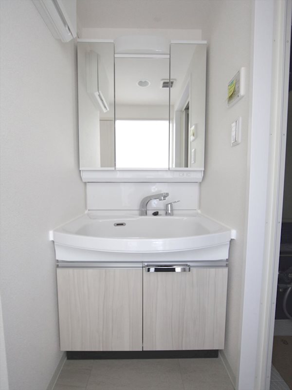 洗面設備　脱衣所　独立洗面台（シャンプードレッサー付）