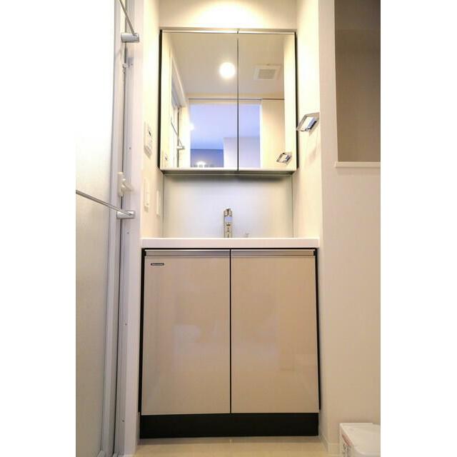 洗面設備　※写真は同タイプ住戸です。
