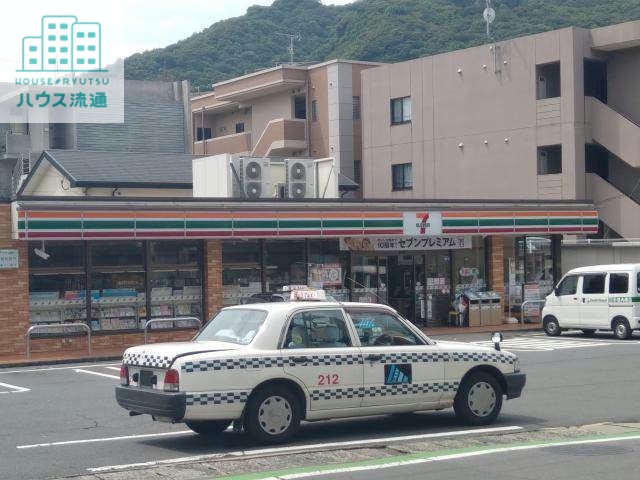 コンビニ　セブンイレブン長崎花園町店（コンビニ）まで746m